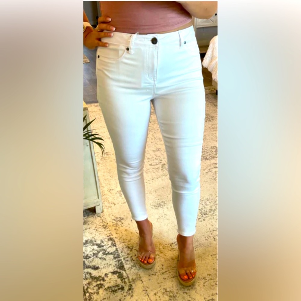 1822 white denim jeans with cuff ankles
